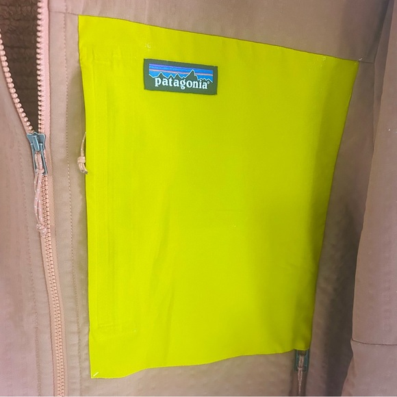 Patagonia Men’s Burl Red R2 TechFace Jacket - Picture 4 of 6